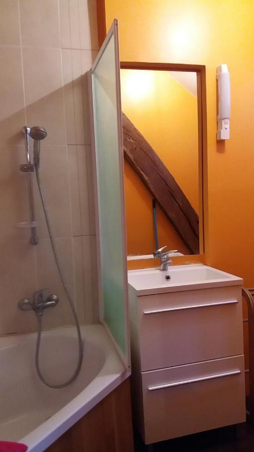 Le Charme Du Chateau Apartment Лез Андели Екстериор снимка