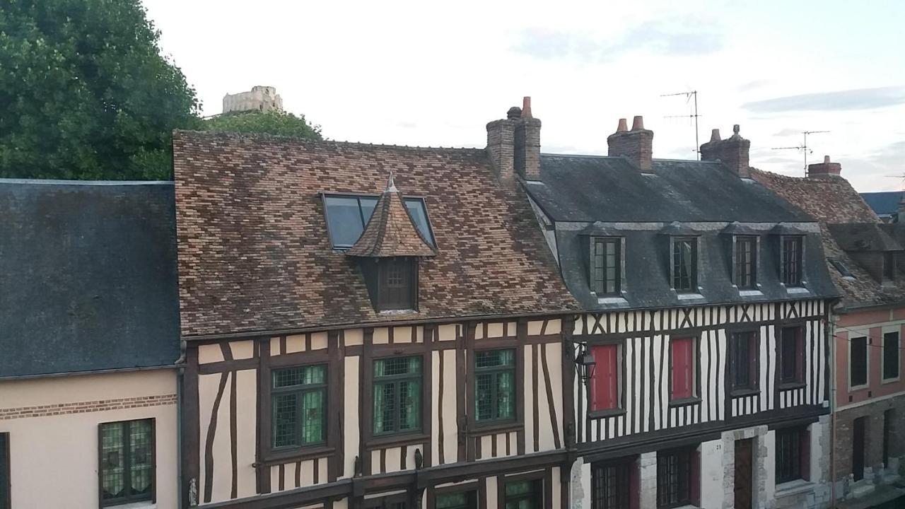 Le Charme Du Chateau Apartment Лез Андели Екстериор снимка